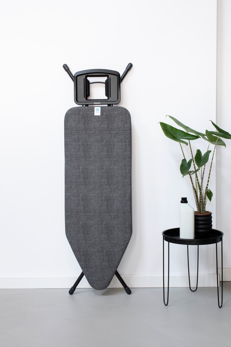 https://admins.lenoholding.lv/storage/media/13491/ironing_board_c,_124x45cm,_ssir_-_denim_black_-_8710755134609_brabantia_96dpi_787x1181px_x_nr-20507.png