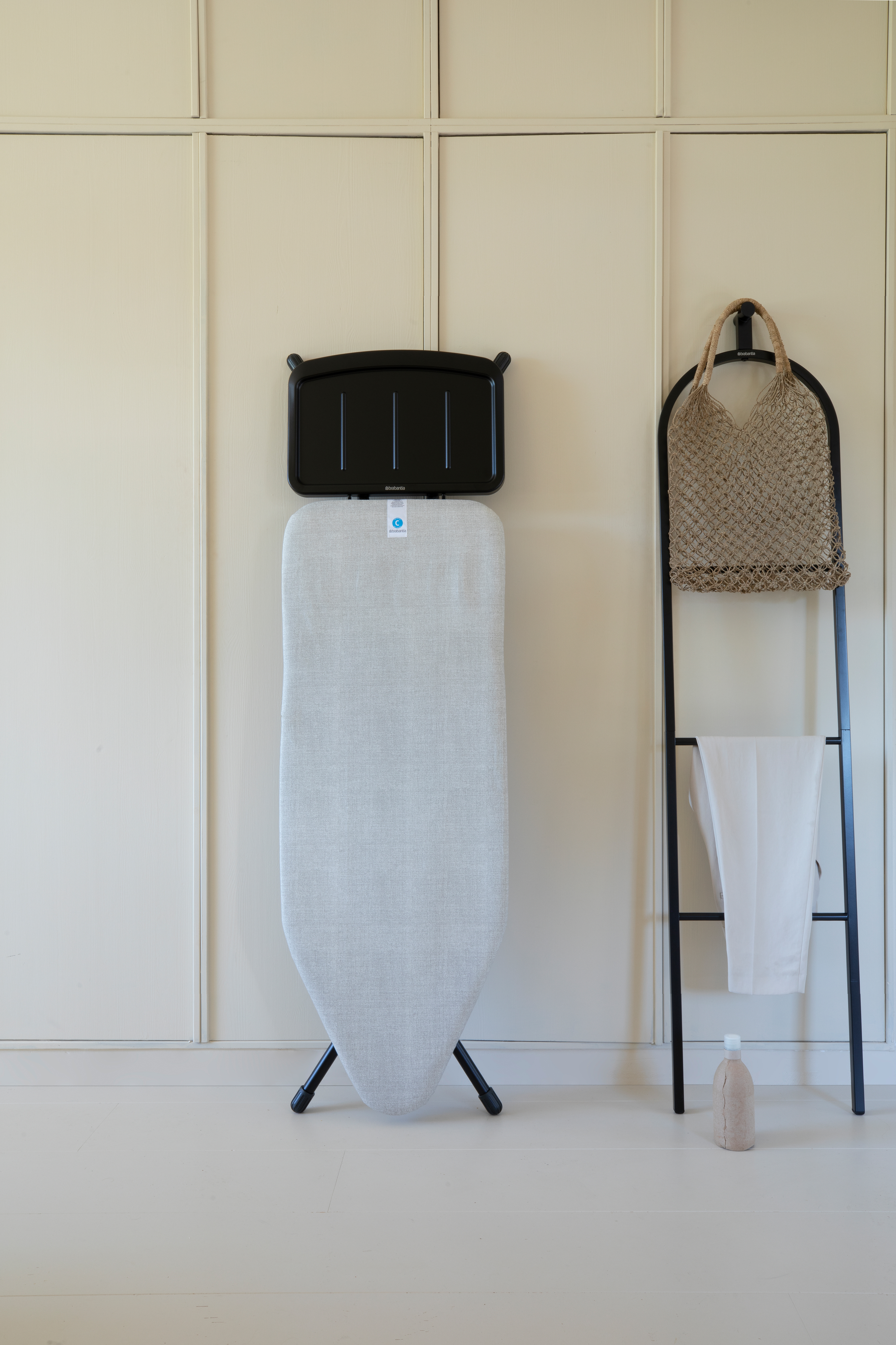 https://admins.lenoholding.lv/storage/media/14138/ironing_board_c,_124x45cm,_ssuh_-_denim_grey_-_8710755236143_brabantia_6_nr-35406.jpg
