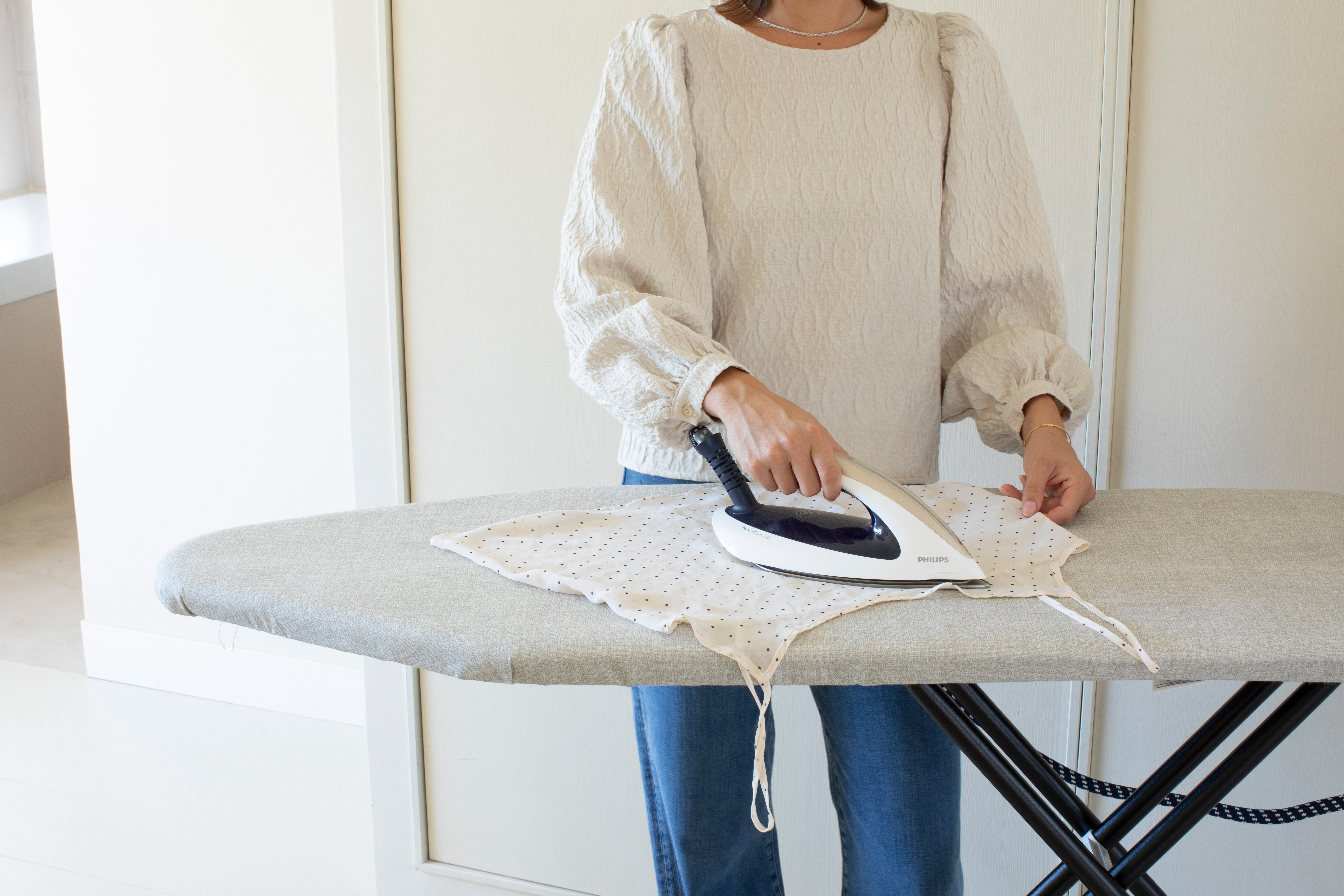 https://admins.lenoholding.lv/storage/media/14140/ironing_board_c,_124x45cm,_ssuh_-_denim_grey_-_8710755236143_brabantia_6_nr-35407.jpg