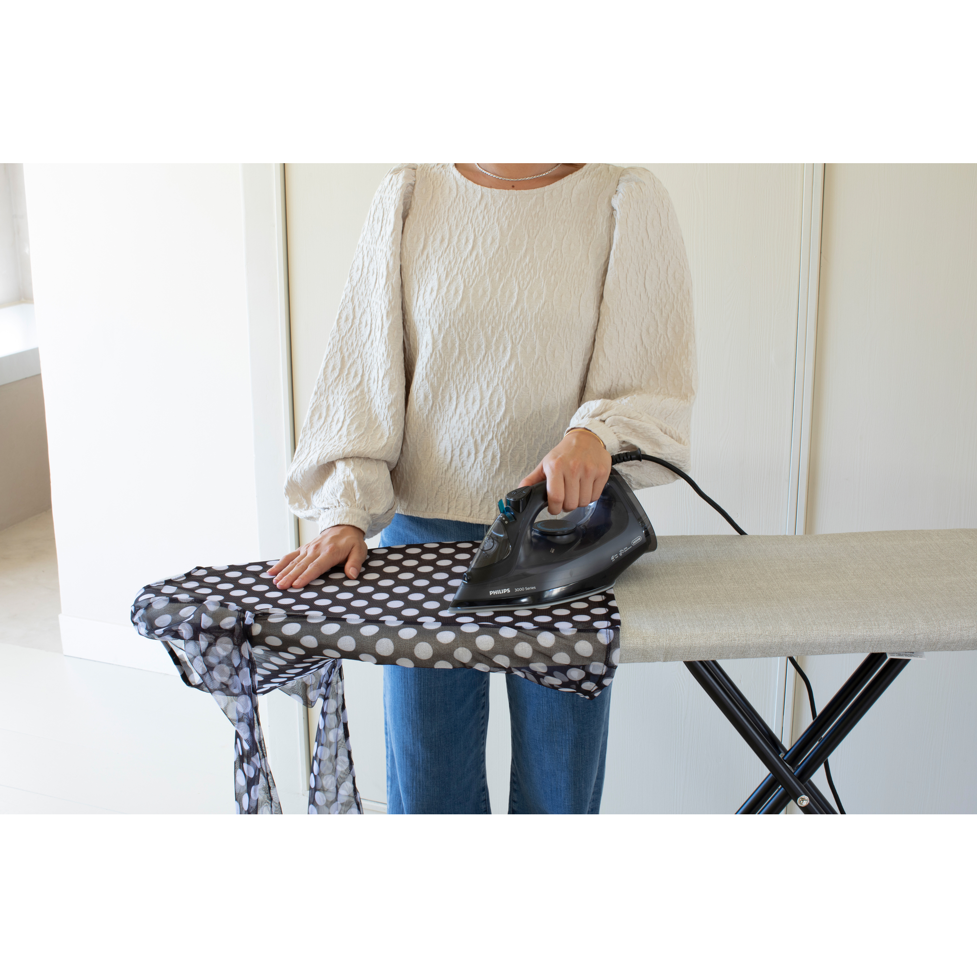 https://admins.lenoholding.lv/storage/media/14316/ironing_board_b,_124x38cm,_ssir_-_denim_grey_-_8710755236129_brabantia_96dpi_2000x2000px_9_nr-35402.jpg
