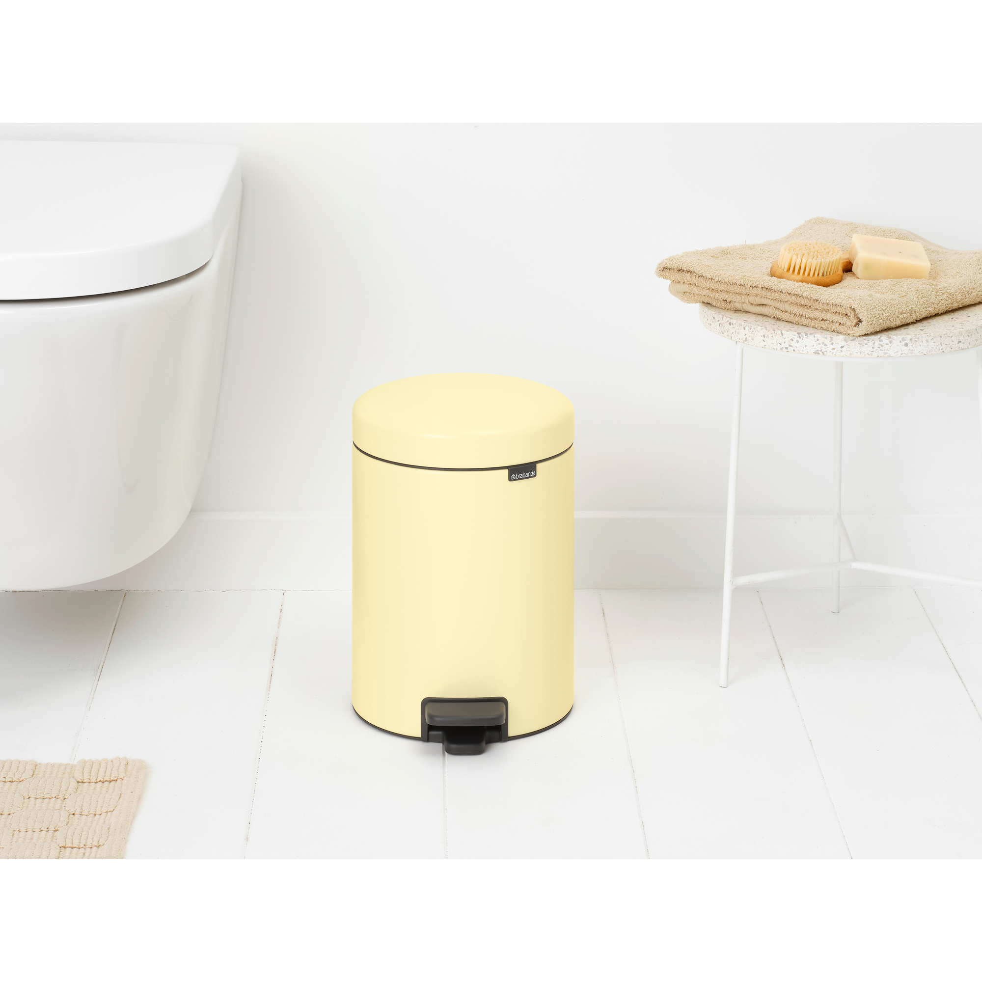 https://admins.lenoholding.lv/storage/media/14350/newicon_pedal_bin,_5l_-_mellow_yellow_-_8710755233784_brabantia_96dpi_2000x2000px_9_nr-35534.jpg