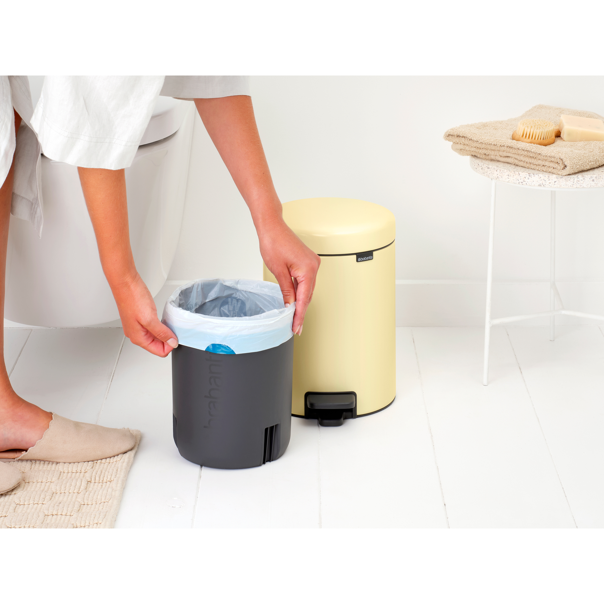 https://admins.lenoholding.lv/storage/media/14354/newicon_pedal_bin,_5l_-_mellow_yellow_-_8710755233784_brabantia_96dpi_2000x2000px_9_nr-35538.jpg