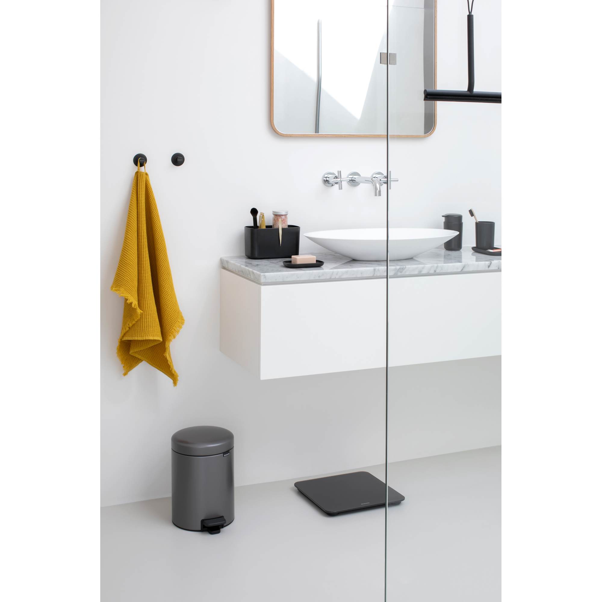 https://admins.lenoholding.lv/storage/media/14512/renew_towel_hooks,_set_of_2_-_dark_grey_-_8710755280320_brabantia_300dpi_2000x2000px_9_nr-22179.jpg