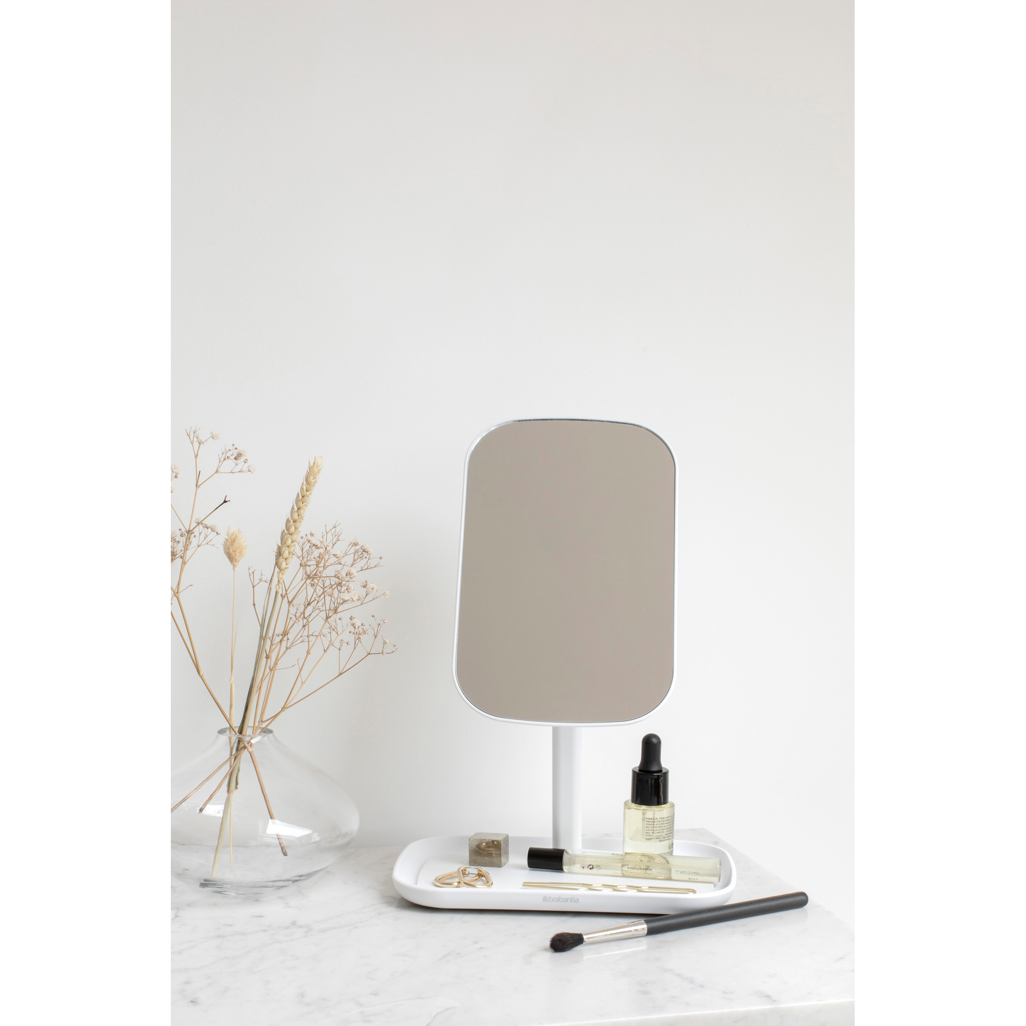 https://admins.lenoholding.lv/storage/media/14585/renew_mirror_with_storage_tray_-_white_-_8710755280726_brabantia_300dpi_2000x2000px_9_nr-22474.jpg