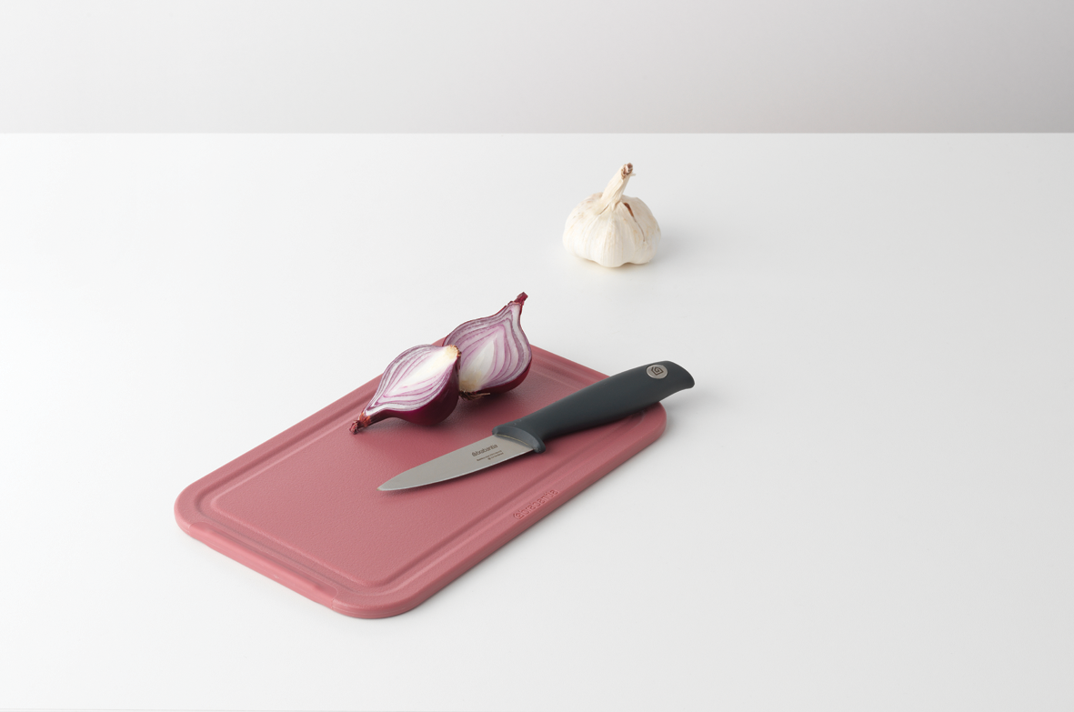 https://admins.lenoholding.lv/storage/media/15006/chopping_board,_medium,_tasty-_-_aubergine_red_-_8710755123122_brabantia_300dpi_1181x783px_x_nr-15390.png