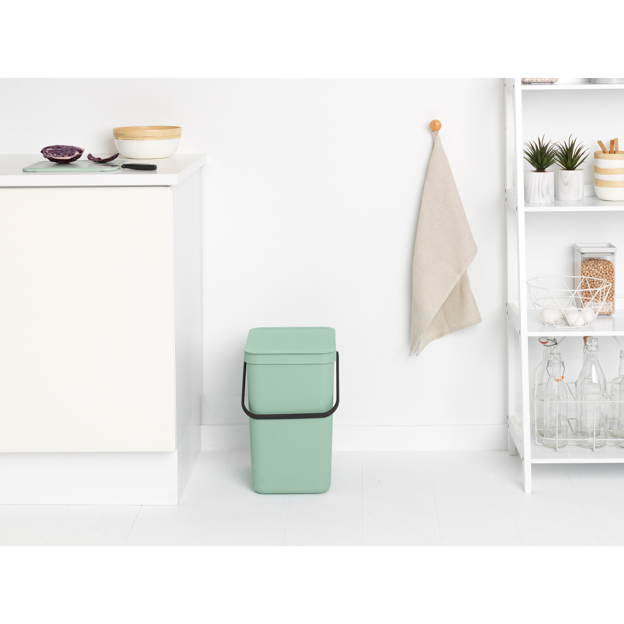 https://admins.lenoholding.lv/storage/media/16308/Sort-&-Go-Waste-Bin,-25L---Jade-Green---8710755212765-Brabantia_300dpi_2000x2000px_9_NR-25774.JPG