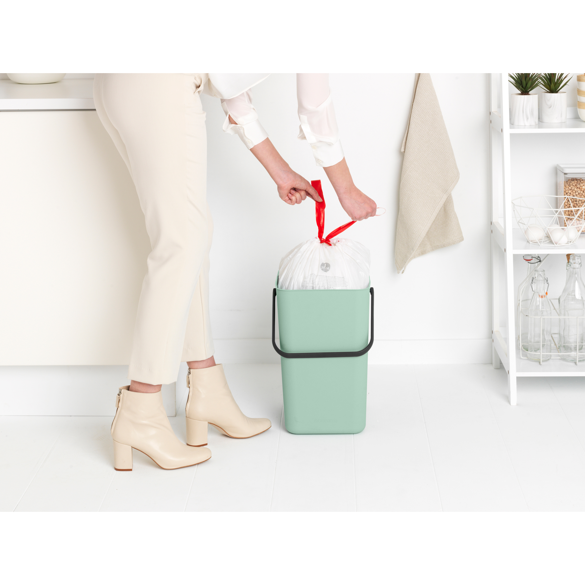https://admins.lenoholding.lv/storage/media/16312/Sort-&-Go-Waste-Bin,-25L---Jade-Green---8710755212765-Brabantia_300dpi_2000x2000px_9_NR-25778.JPG