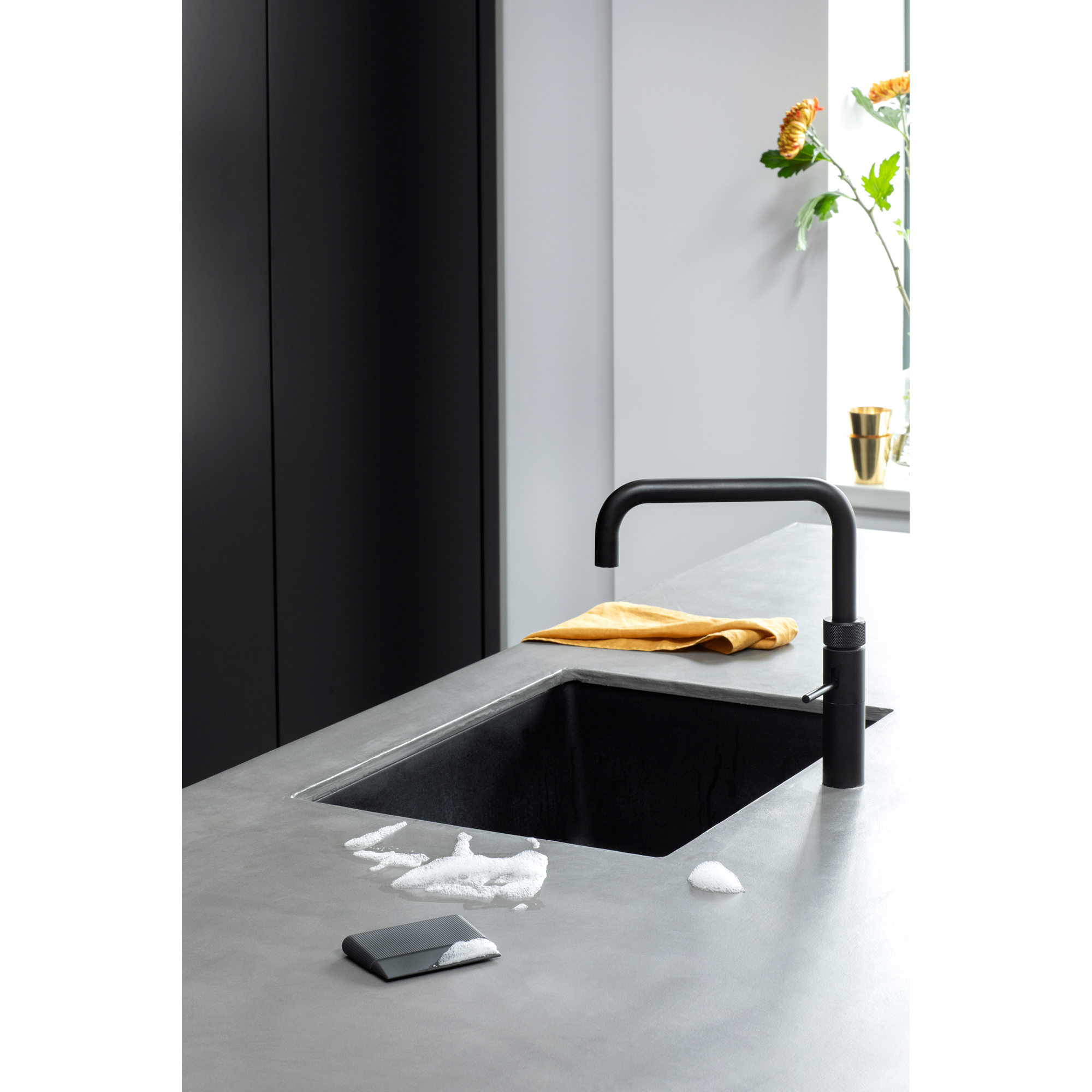 https://admins.lenoholding.lv/storage/media/16321/SinkSide-Dish-Squeegee---Dark-Grey---8710755302381-Brabantia_300dpi_2000x2000px_9_NR-20247.JPG