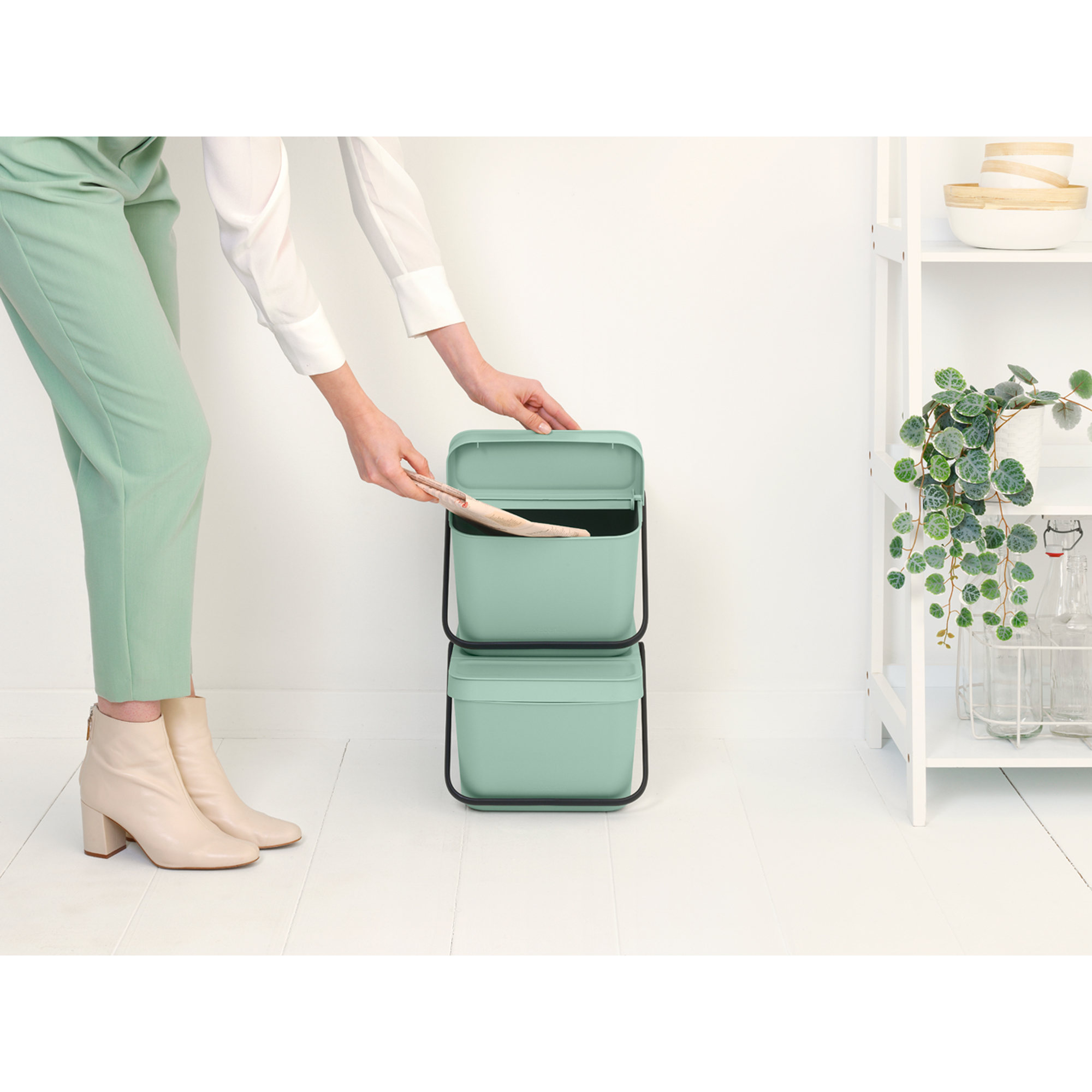 https://admins.lenoholding.lv/storage/media/16786/Sort-&-Go-Stackable-Bin---Jade-Green---8710755277764-Brabantia_300dpi_2000x2000px_9_NR-28623.JPG