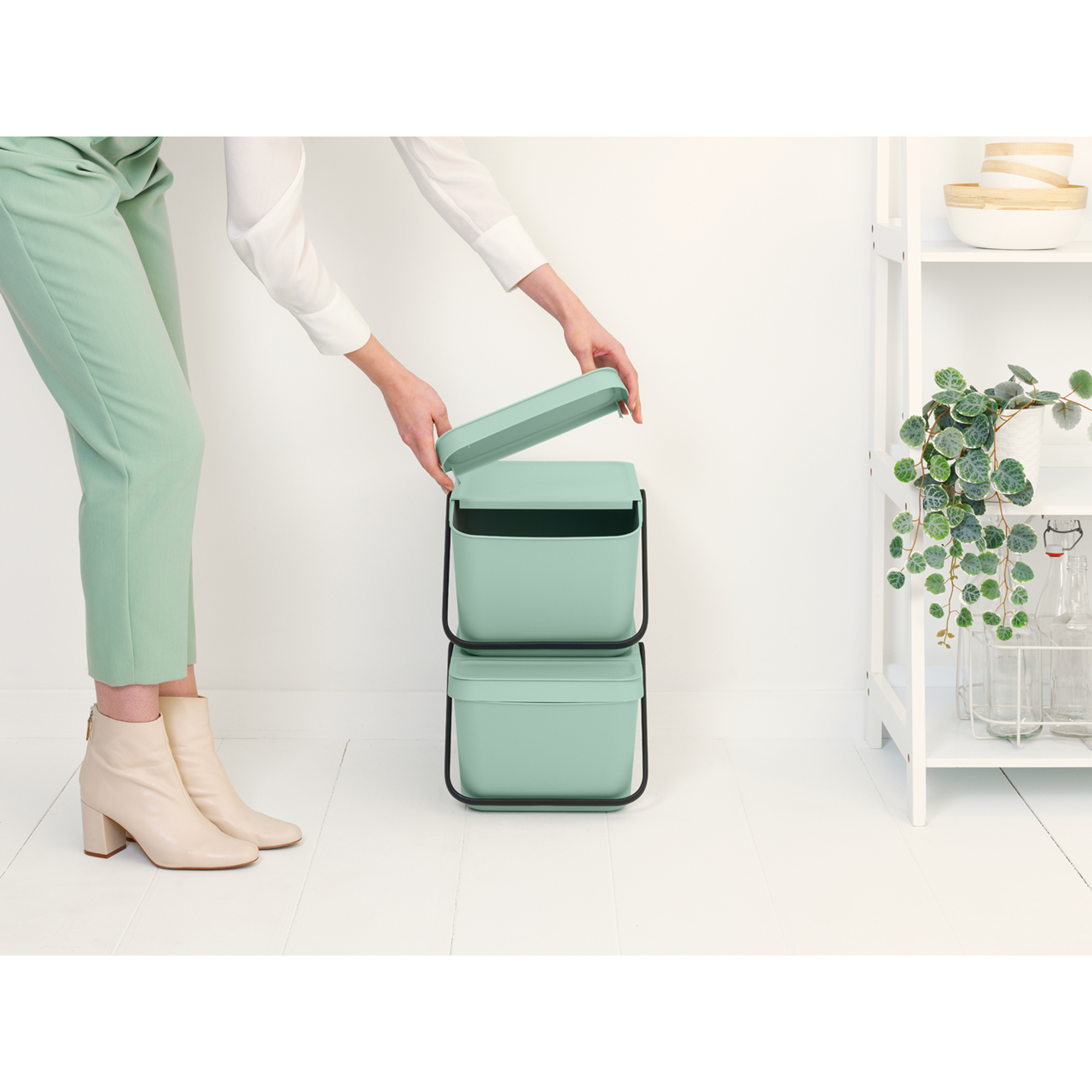 https://admins.lenoholding.lv/storage/media/16787/Sort-&-Go-Stackable-Bin---Jade-Green---8710755277764-Brabantia_300dpi_2000x2000px_9_NR-28622.JPG
