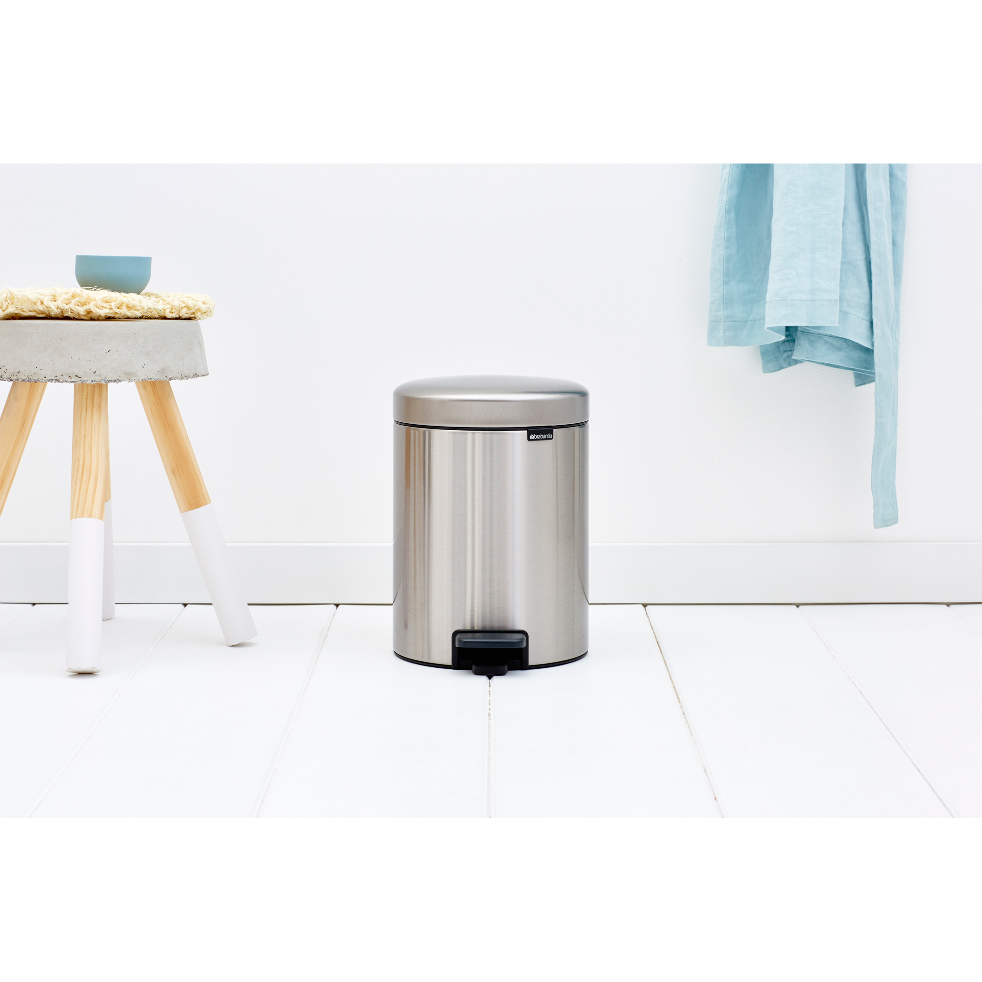 https://admins.lenoholding.lv/storage/media/16801/NewIcon-Pedal-Bin,-5L---Matt-Steel-Fingerprint-Proof---8710755112102-Brabantia_300dpi_2000x2000px_9_NR-2921.JPG