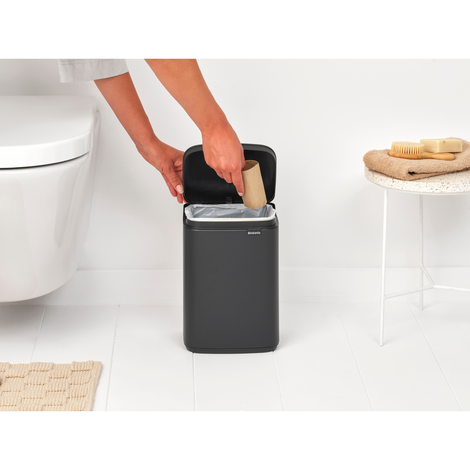 https://admins.lenoholding.lv/storage/media/16874/Bo-Waste-Bin,-4L---Mineral-Infinite-Grey---8710755233708-Brabantia_96dpi_2000x2000px_9_NR-35772.JPG