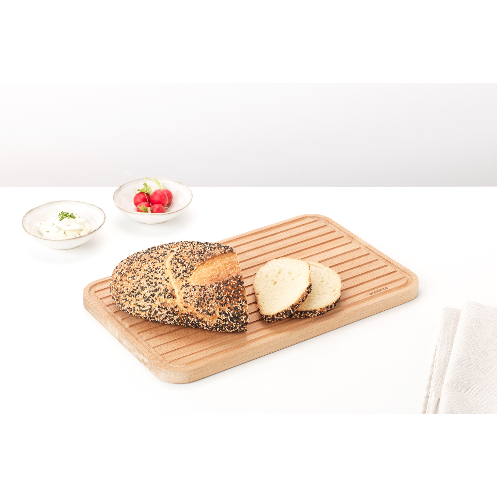 https://admins.lenoholding.lv/storage/media/17014/Profile-Wooden-Chopping-Board-for-Bread---Beech-Wood---8710755260728-Brabantia_300dpi_2000x2000px_9_NR-19816.JPG