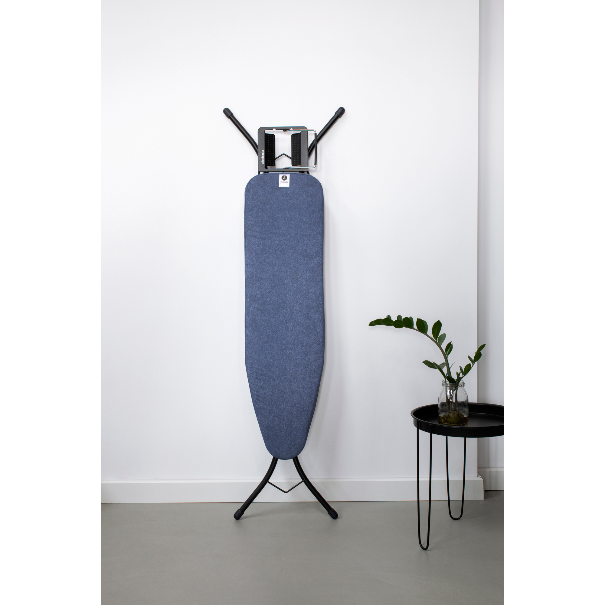 https://admins.lenoholding.lv/storage/media/17071/Ironing-Board-A,-110x30cm,-SIR---Denim-Blue---8710755134203-Brabantia_300dpi_2000x2000px_9_NR-20496.JPG