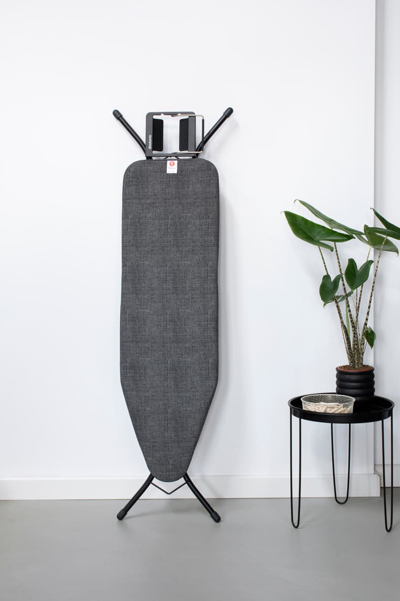 https://admins.lenoholding.lv/storage/media/27965/brabantia-gludinama-dela-parvalks-124-x-38-cm-denim-black-b-4-mm-+-4-mm-filcis-8710755130885-130885.jpg