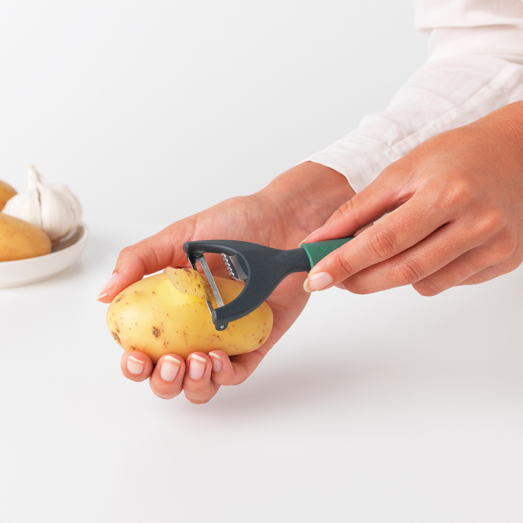https://admins.lenoholding.lv/storage/media/3412/food_y-peeler_plus_zester,_tasty-_-_fir_green_-_8710755122927_brabantia_96dpi_1024x1024px_e_nr-15340.jpg