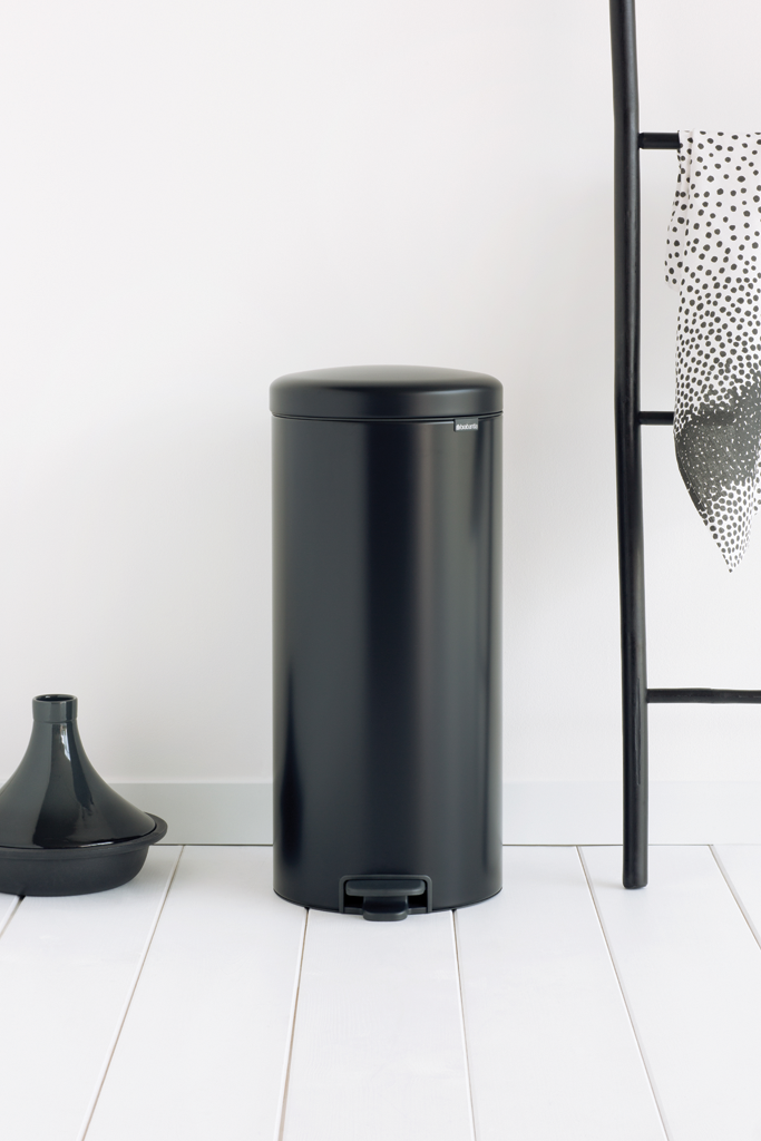 BRABANTIA atkritumu tvertne ar pedāli NewIcon, 30 l, Matt Black