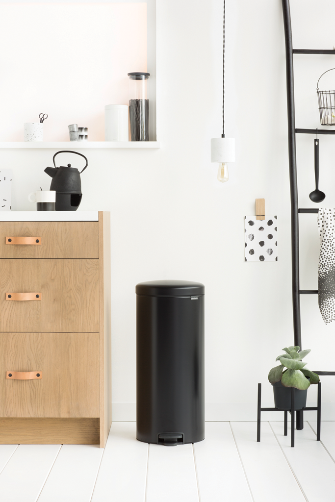 BRABANTIA atkritumu tvertne ar pedāli NewIcon, 30 l, Matt Black