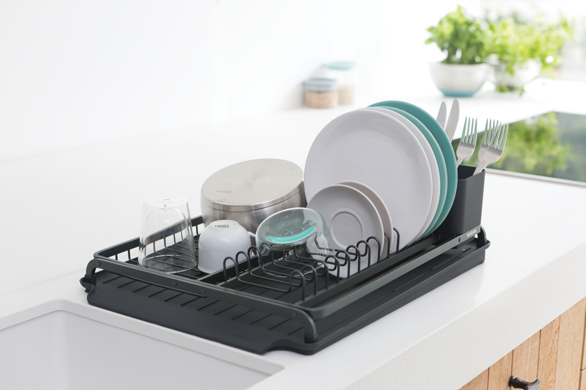 https://admins.lenoholding.lv/storage/media/3711/dish_drying_rack_-_dark_grey_-_8710755117404_brabantia_300dpi_1181x787px_x_nr-12618.png