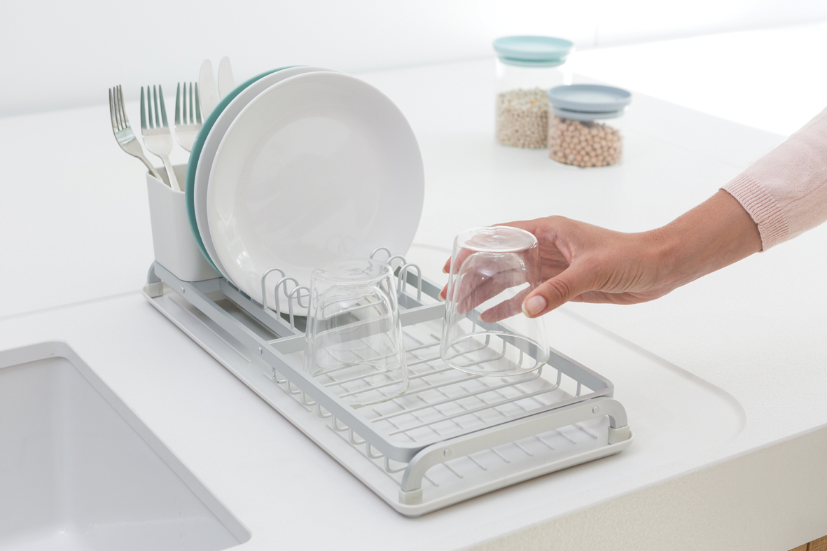 https://admins.lenoholding.lv/storage/media/3722/compact_dish_drying_rack_-_light_grey_-_8710755117282_brabantia_300dpi_1181x787px_x_nr-12609.png