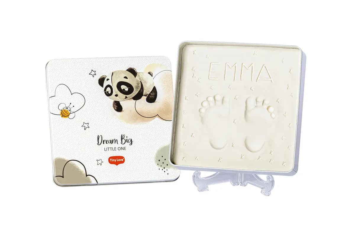 https://admins.lenoholding.lv/storage/media/42700/tiny-love-magic-box-square-komplekts-mazula-pedinu-vai-rocinu-nospieduma-izveidosanai-7290108863697-3333166091.jpg