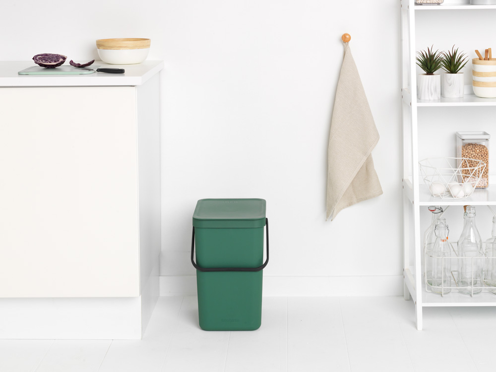 https://admins.lenoholding.lv/storage/media/4746/sort_go_waste_bin_25l_-_fir_green_-_8710755129964_brabantia_96dpi_1000x750px_7_nr-21439.jpg