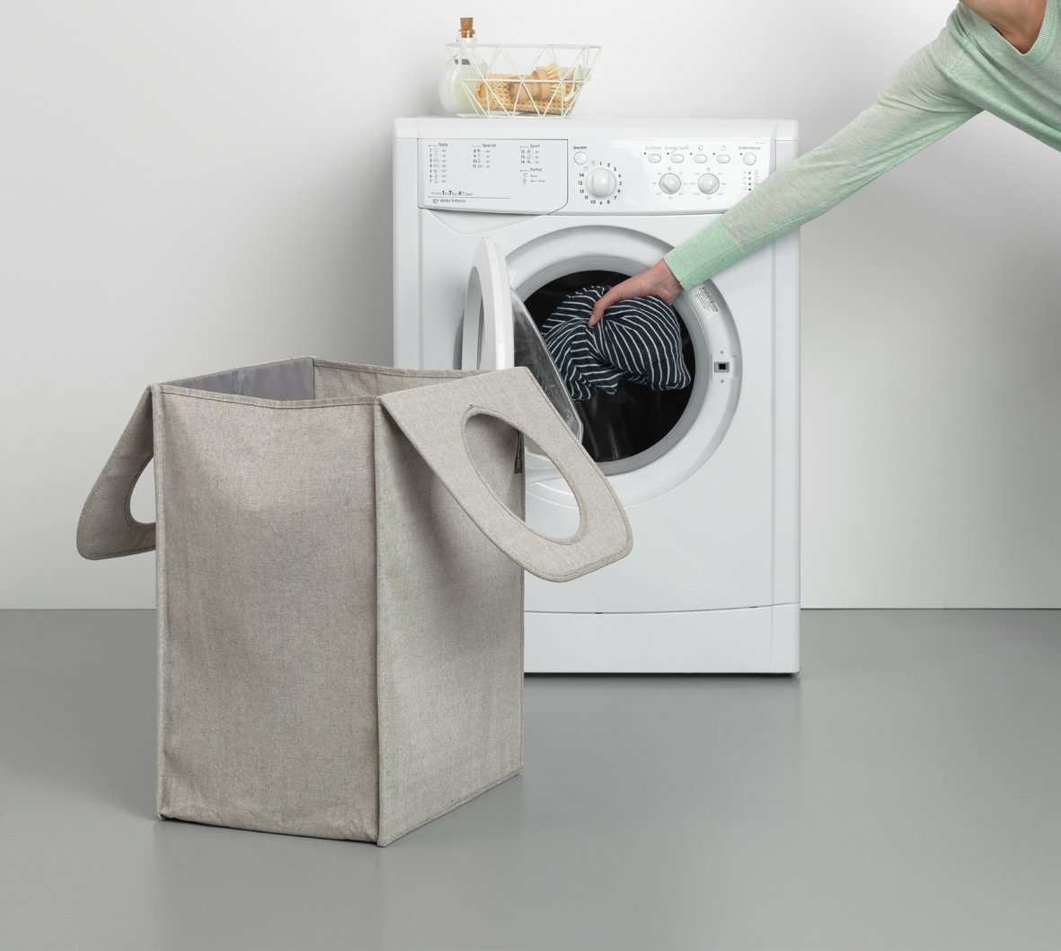 https://admins.lenoholding.lv/storage/media/4750/laundry_bag_rectangular_55l_-_grey_-_8710755120367_brabantia_96dpi_1181x1058px_e_nr-14254.jpg