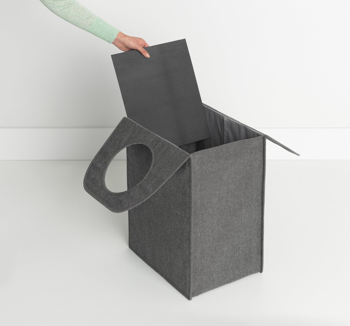 https://admins.lenoholding.lv/storage/media/4753/laundry_bag_rectangular_55l_-_pepper_black_-_8710755120381_brabantia_96dpi_1181x1101px_e_nr-13933.jpg
